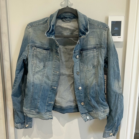 Zara Distressed Denim Jacket - Picture 1 of 6